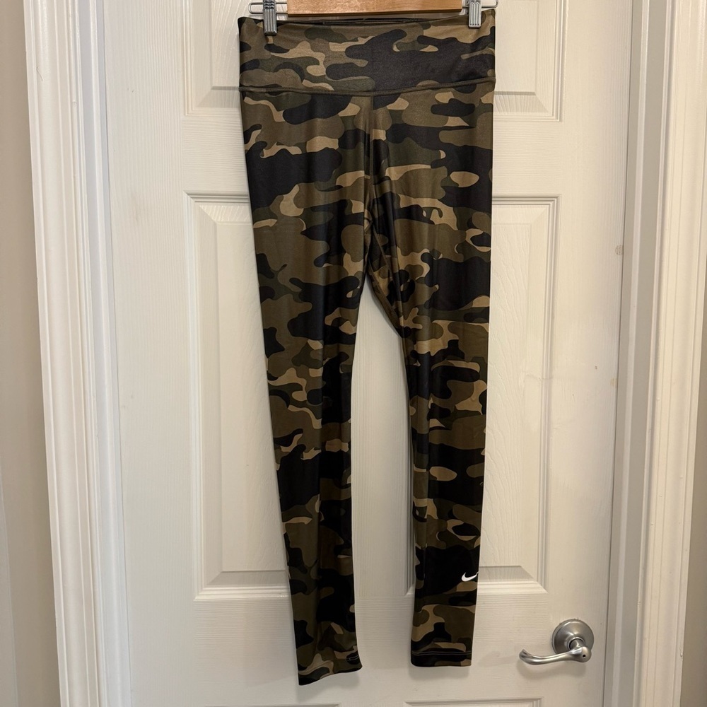 EUC Nike Women's Dri-Fit One Mid Rise Camo Leggings